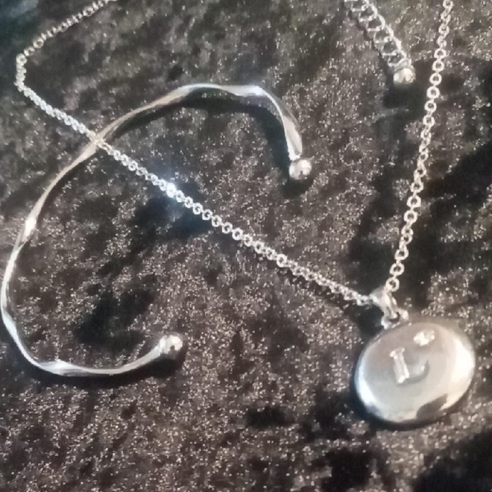 Elegant Silver Pendant Necklace and Bracelet Set